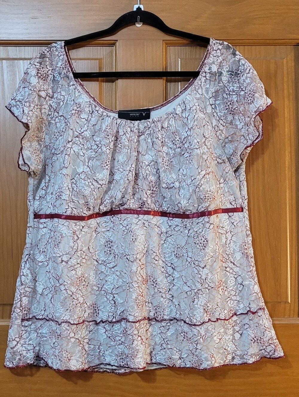 Venezia Romantic Lace Overlay Top Size 18/20 Cream Maroon Floral Flowy